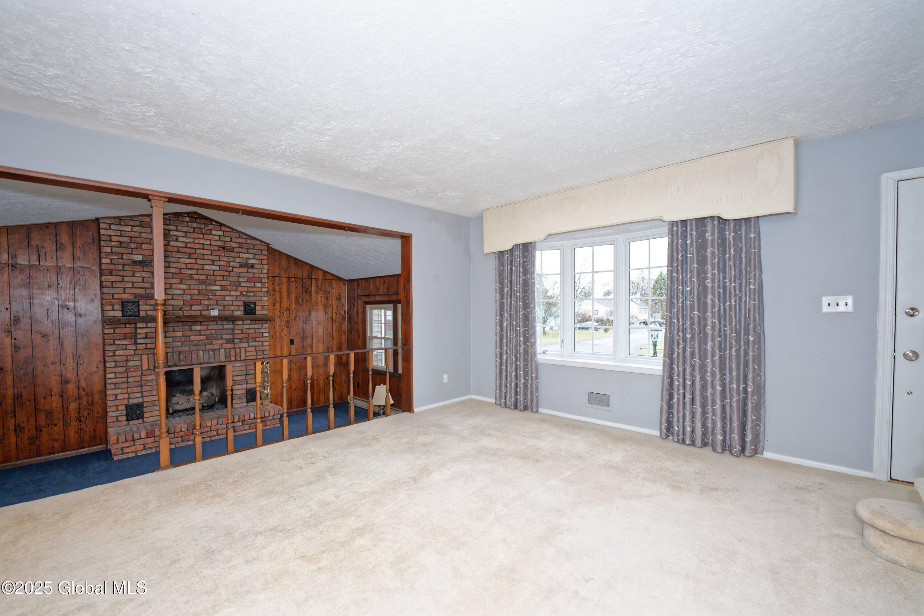 60 Hunting Road Colonie, NY 12205 - Photo 7 of 44 1 Livingroom 3