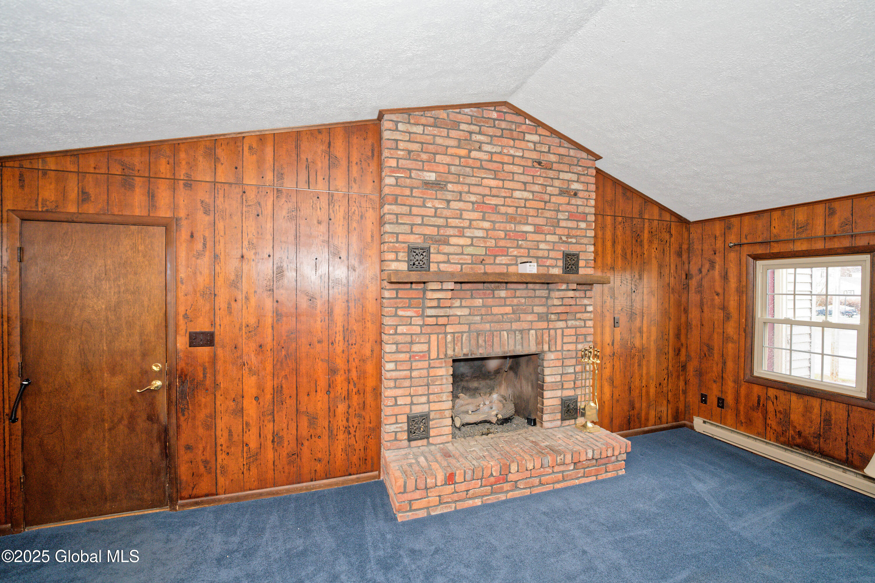 60 Hunting Road Colonie, NY 12205 - Photo 9 of 44 2 Familyroom 1