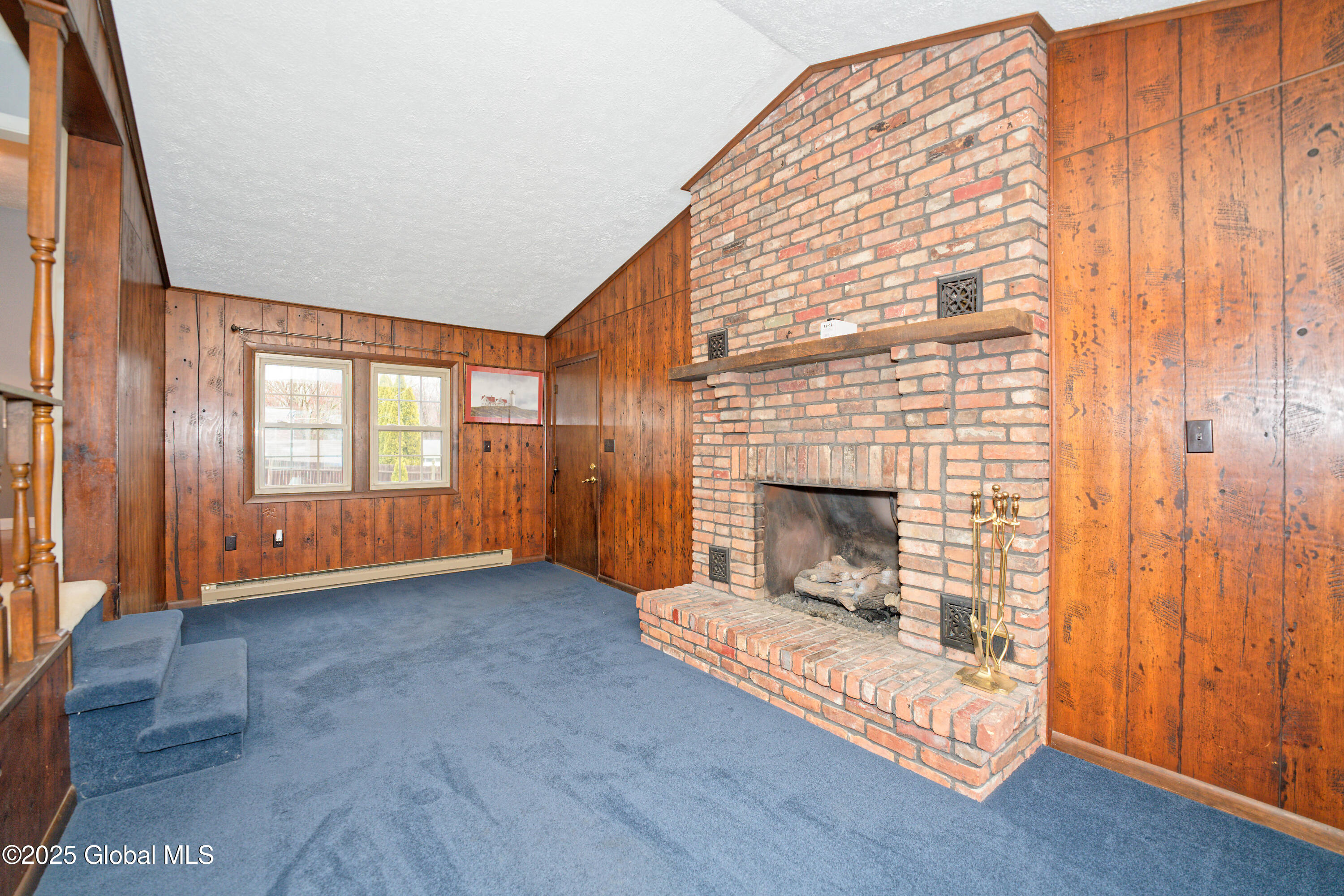 60 Hunting Road Colonie, NY 12205 - Photo 10 of 44 2 Familyroom 2