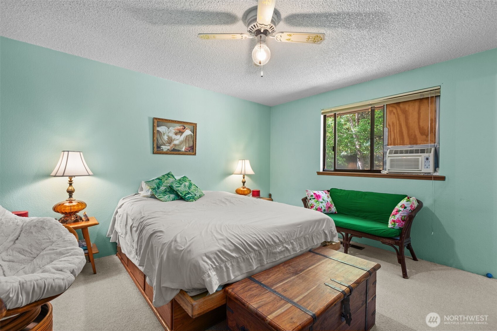 8480 Icicle Road Leavenworth, WA 98826 - Photo 23 of 40 a bedroom with a bed and window