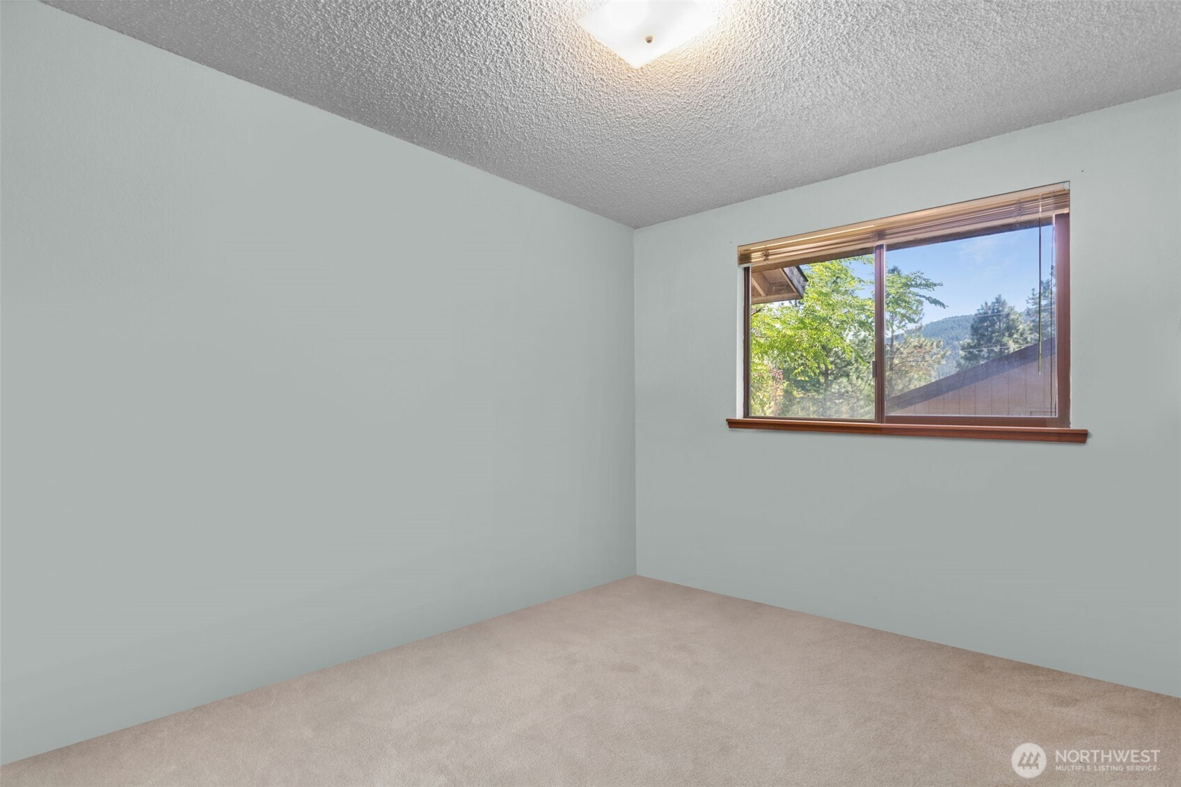 8480 Icicle Road Leavenworth, WA 98826 - Photo 29 of 40 an empty room with a window