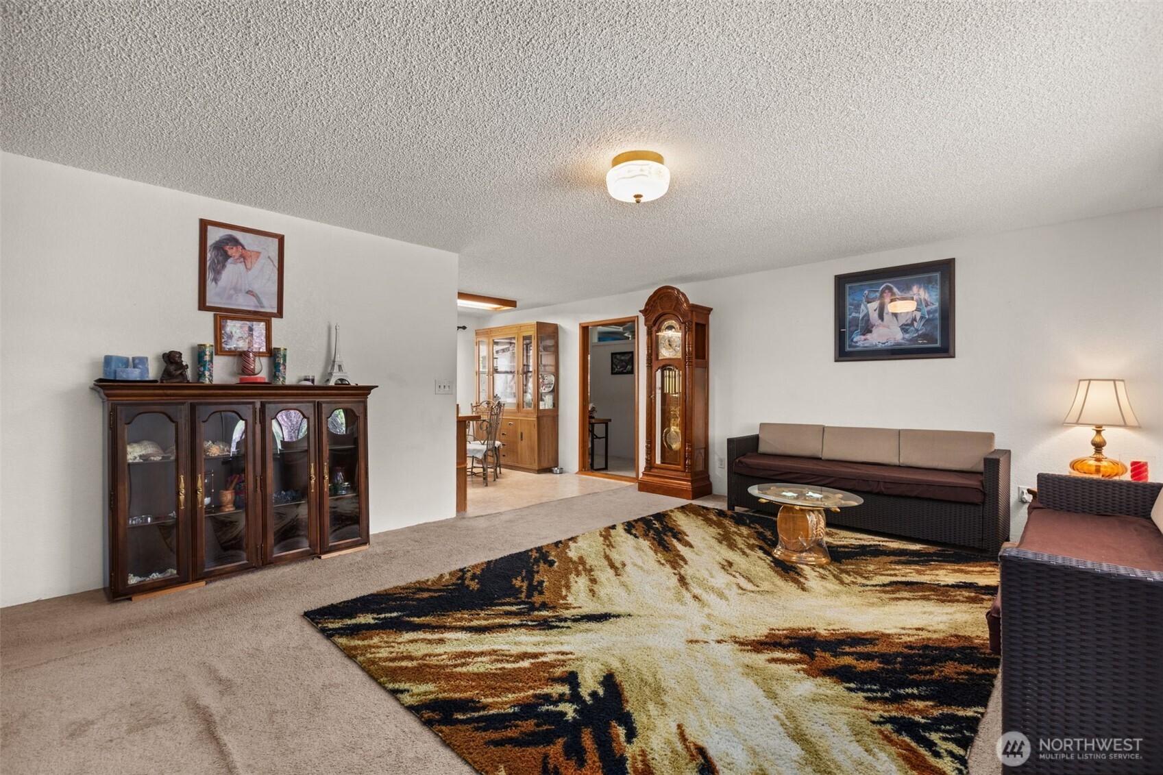 8480 Icicle Road Leavenworth, WA 98826 - Photo 4 of 40 a bed room with a bed and a television