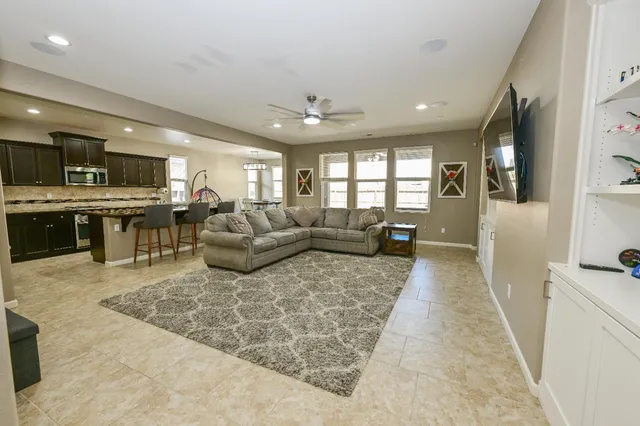 $619,000 | 3569 Flint Avenue, Clovis, CA 93619