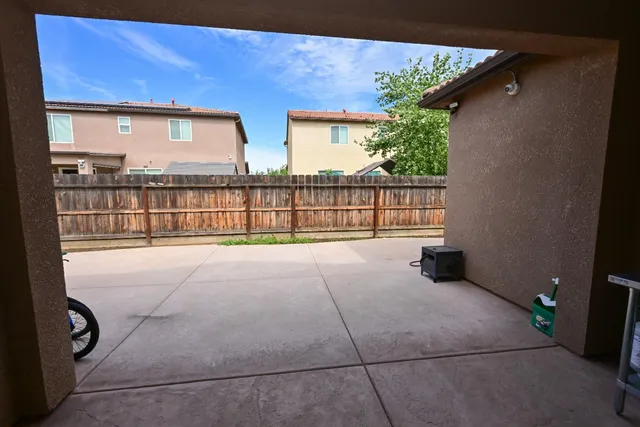 $619,000 | 3569 Flint Avenue, Clovis, CA 93619