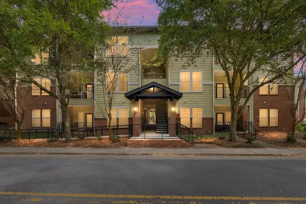 $2,550 | 1235 Southwest 9th Road, Unit 101, Gainesville, FL 32601