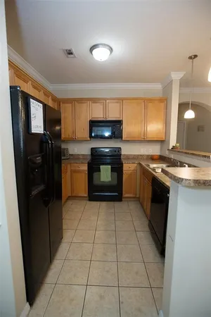 $2,450 | 1235 Southwest 9th Road, Unit 101, Gainesville, FL 32601