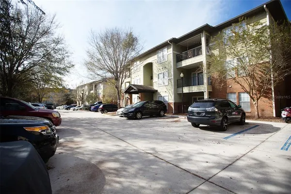 $2,550 | 1235 Southwest 9th Road, Unit 101, Gainesville, FL 32601