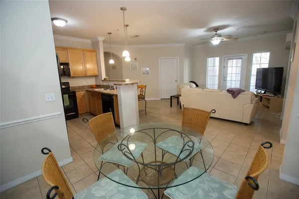 $2,550 | 1235 Southwest 9th Road, Unit 101, Gainesville, FL 32601