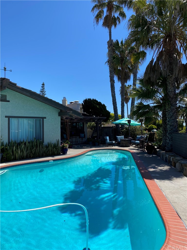30772 Marilyn Drive Laguna Beach, CA 92651 - Photo 25 of 26 a view of a backyard with plants and a patio
