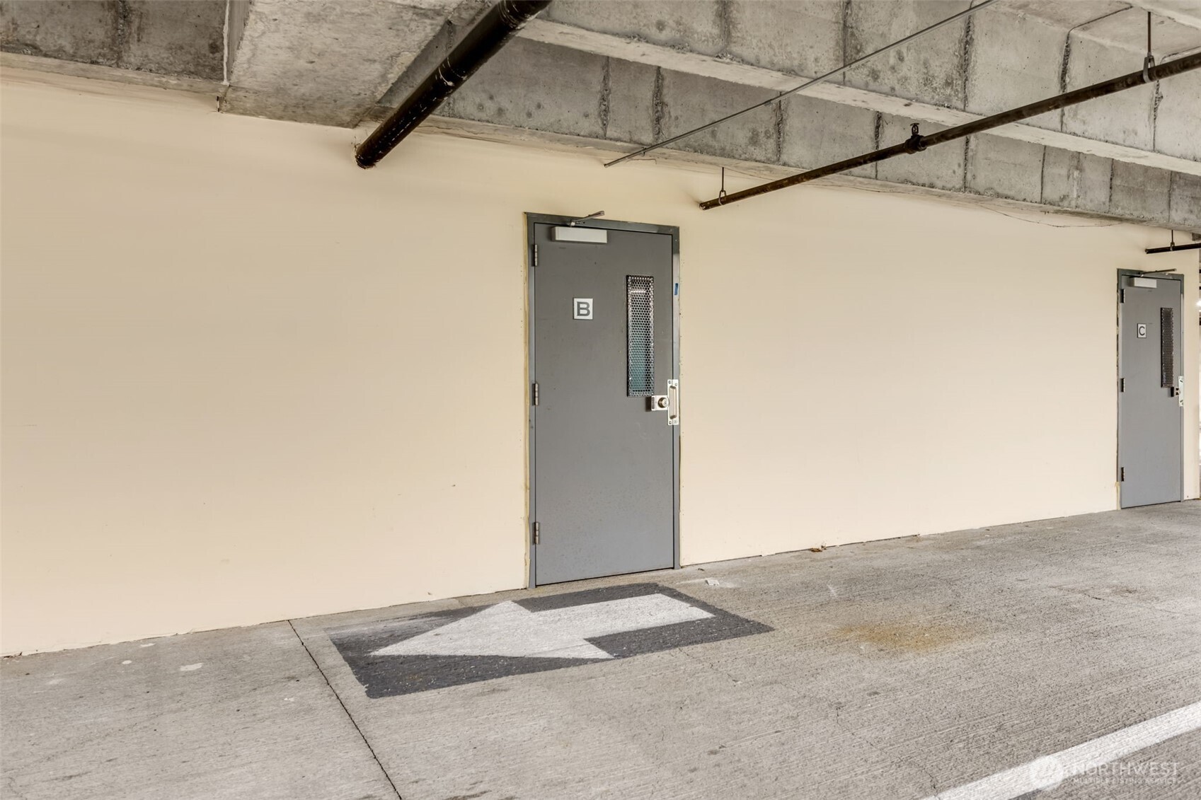 275 West Roy Street, Unit 319 Seattle, WA 98119 - Photo 20 of 30 a view of a outdoor space