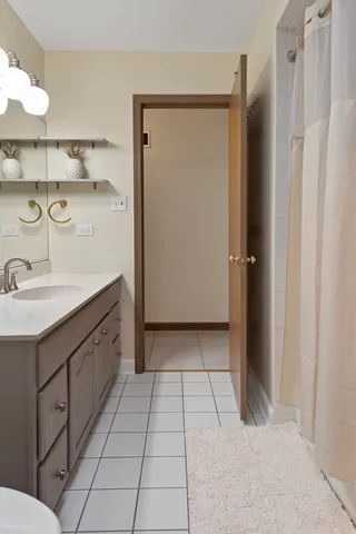 $399,900 | 5319 Martha Lane, Oak Forest, IL 60452