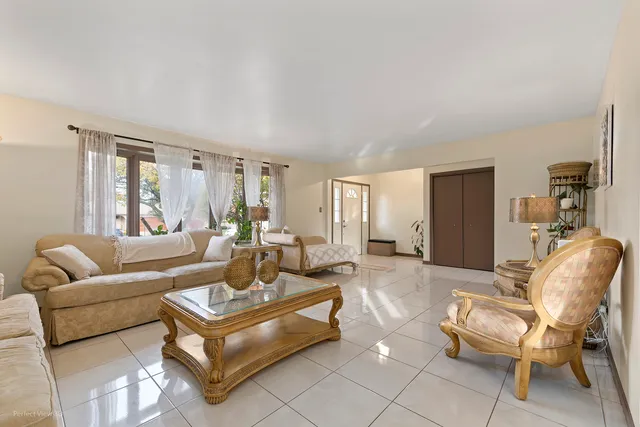 $399,900 | 5319 Martha Lane, Oak Forest, IL 60452