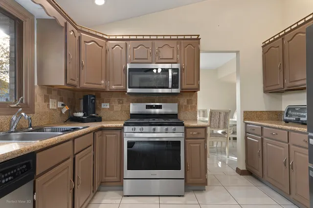 $399,900 | 5319 Martha Lane, Oak Forest, IL 60452