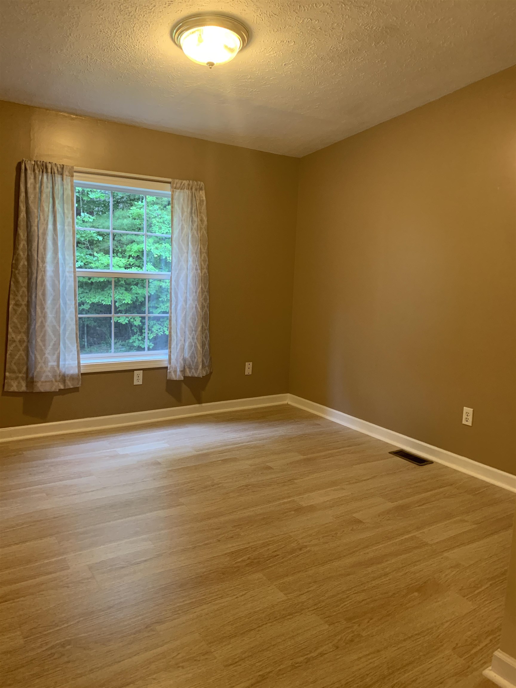 31 Bog Road Hillsborough, NH 03244 - Photo 15 of 22 Gallery Image 15