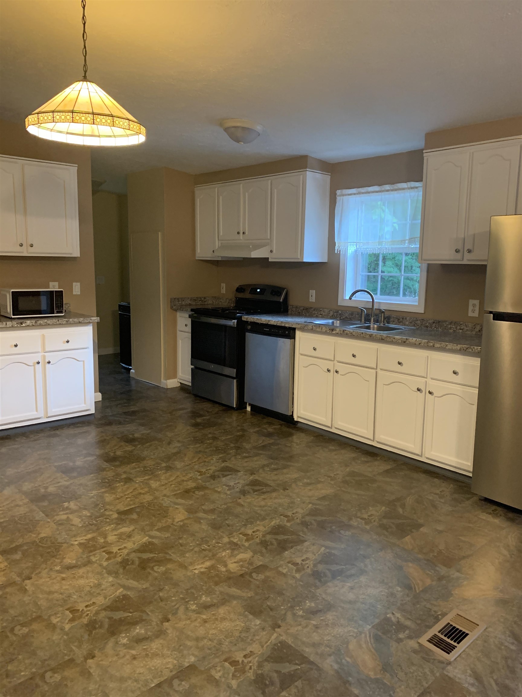 31 Bog Road Hillsborough, NH 03244 - Photo 10 of 22 Gallery Image 10