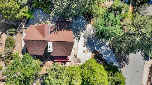 $500,000 | 1074 Yellowstone Drive, Wrightwood, CA 92397