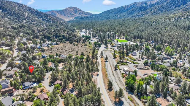 $500,000 | 1074 Yellowstone Drive, Wrightwood, CA 92397