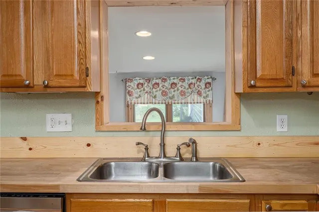 $278,000 | 29873 Northeast Scott Road, Greeley, KS 66033