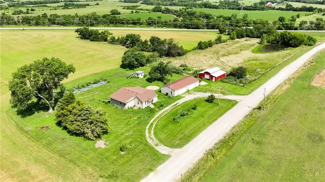 $278,000 | 29873 Northeast Scott Road, Greeley, KS 66033