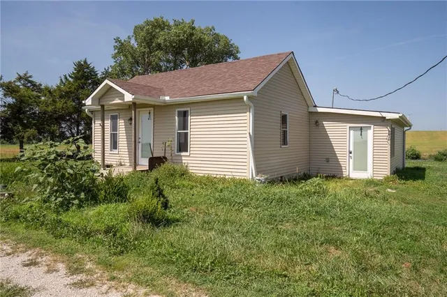 $278,000 | 29873 Northeast Scott Road, Greeley, KS 66033