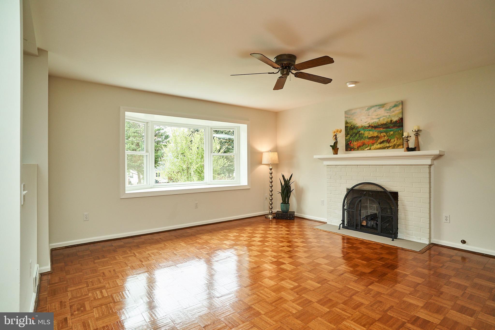 7516 Jervis Street Springfield, VA 22151 - Photo 3 of 30 Living Room with Bay Window