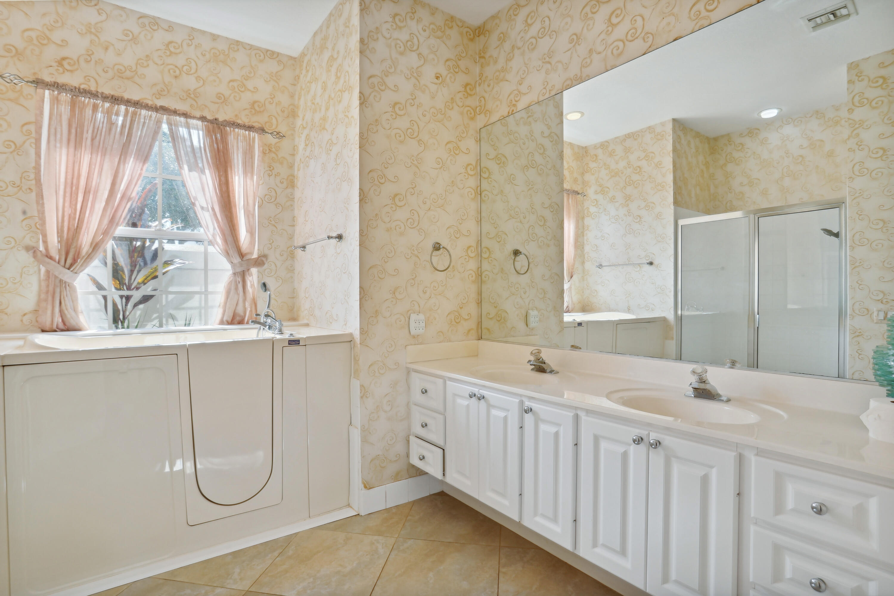 7647 Red River Road West Palm Beach, FL 33411 - Photo 18 of 95 MASTER BATH