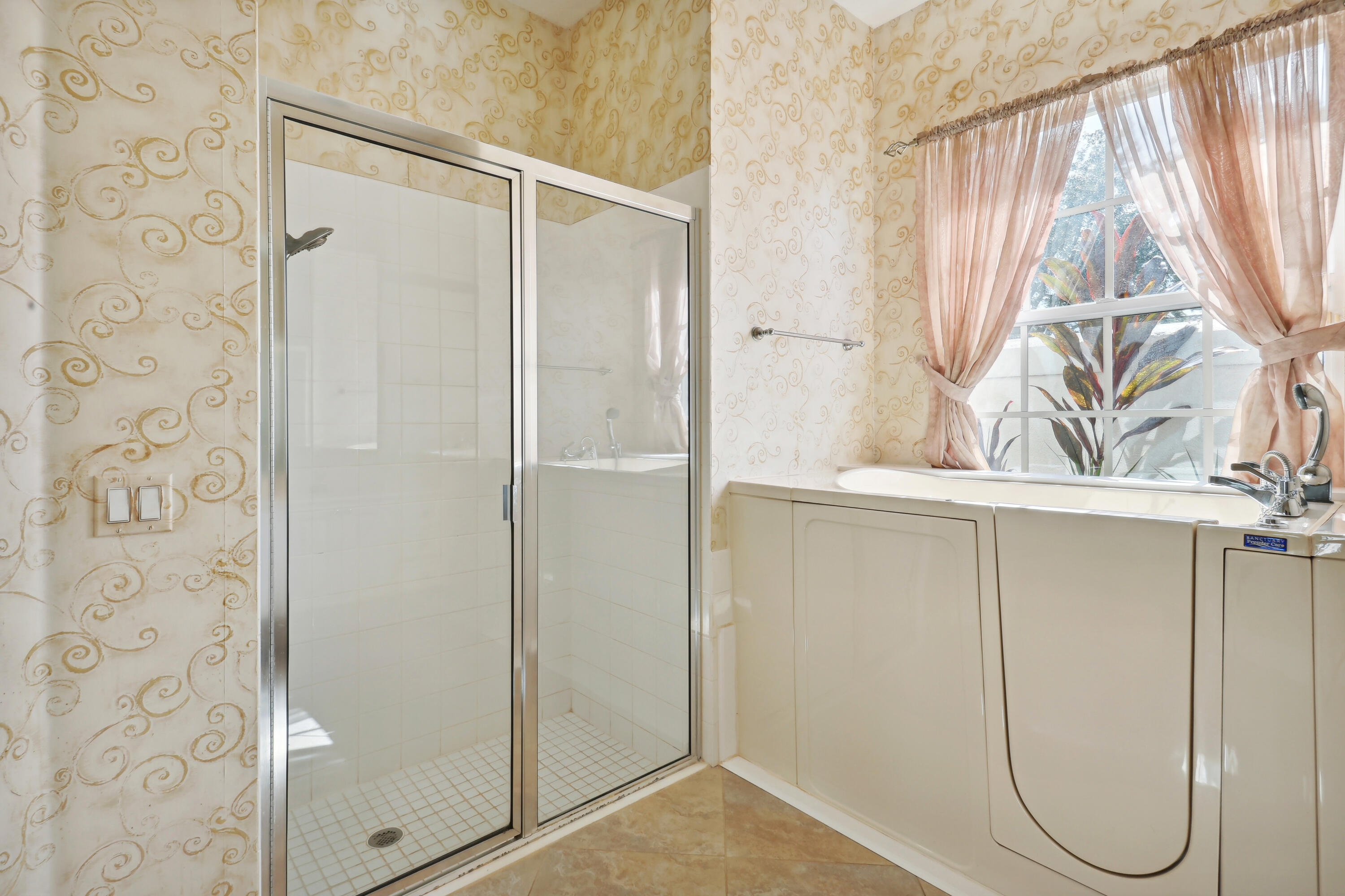 7647 Red River Road West Palm Beach, FL 33411 - Photo 19 of 95 MASTER BATH