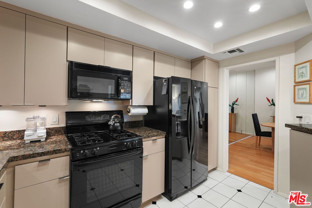 8160 Manitoba Street, Unit 113 Playa del Rey, CA 90293 - Photo 18 of 48