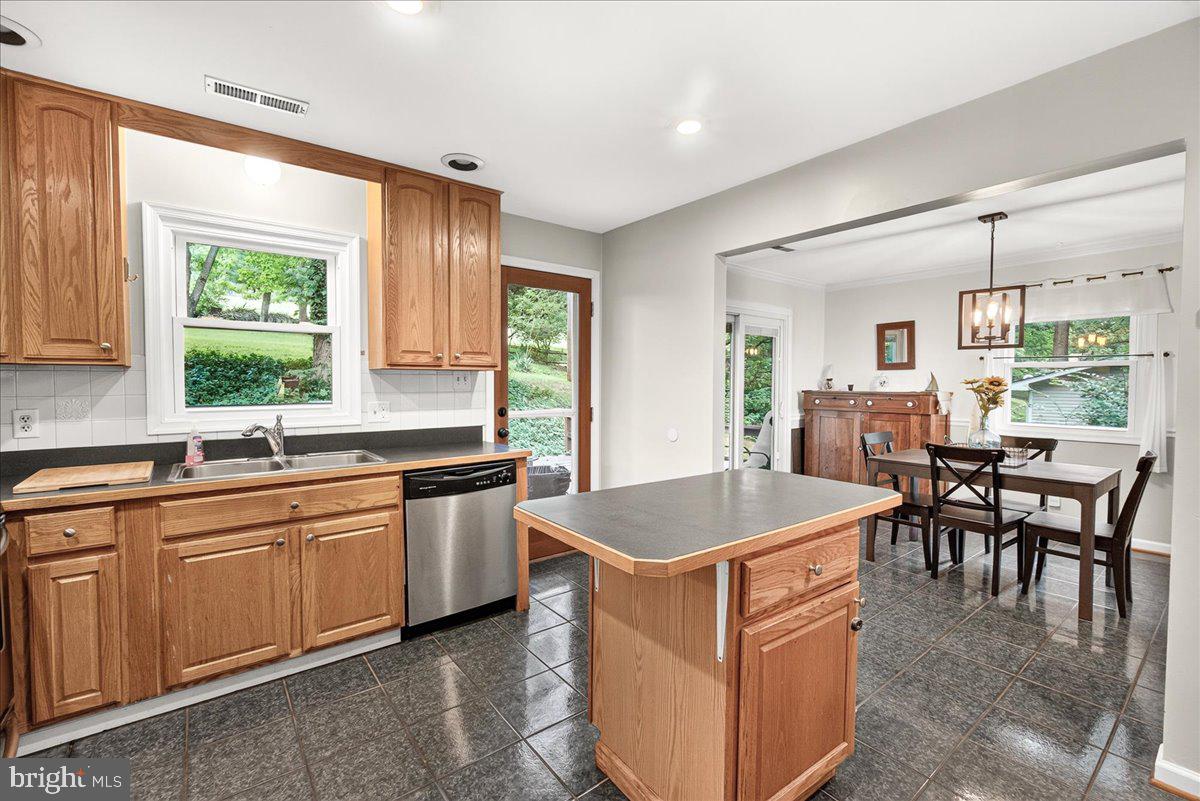 6144 Mt Phillip Road Frederick, MD 21703 - Photo 17 of 32 Kitchen