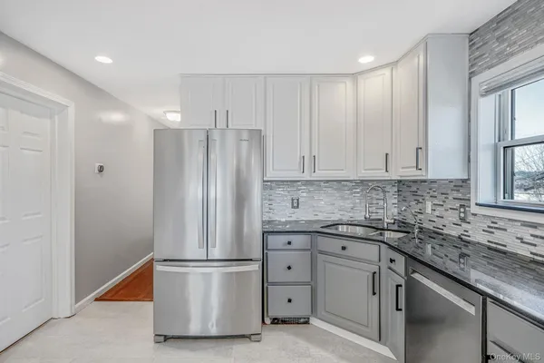 $4,000 | 272 East Harrison Street, Unit 2, Long Beach, NY 11561