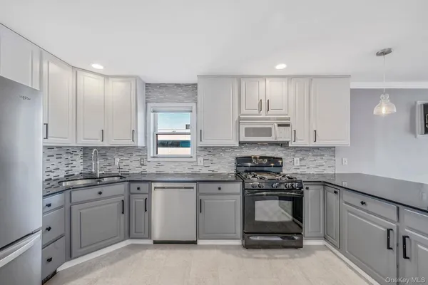 $4,000 | 272 East Harrison Street, Unit 2, Long Beach, NY 11561