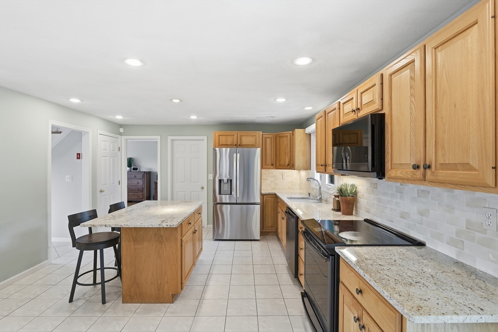 44 Raffaele Drive Waltham, MA 02452 - Photo 5 of 30 Gallery Image 5