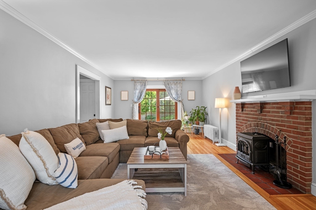 18 Pickwick Road Marblehead, MA 01945 - Photo 4 of 30