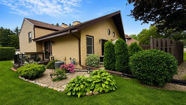 $255,500 | 1385 West 18th Avenue, Unit 2, Oshkosh, WI 54902