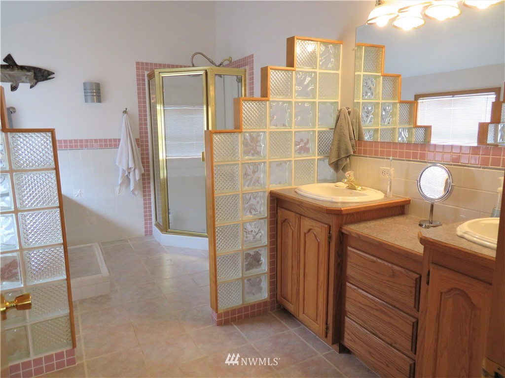 58 Petes Retreat Road Republic, WA 99166 - Photo 18 of 32 a bathroom with a sink and a mirror