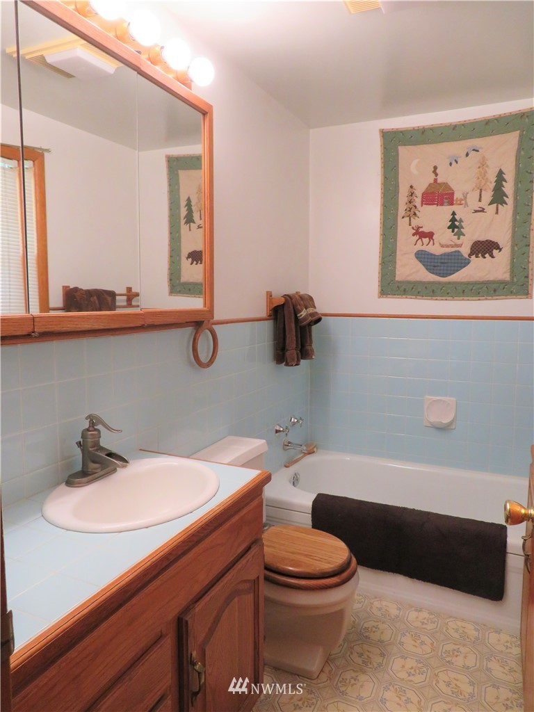 58 Petes Retreat Road Republic, WA 99166 - Photo 20 of 32 a bathroom with a toilet a sink and mirror