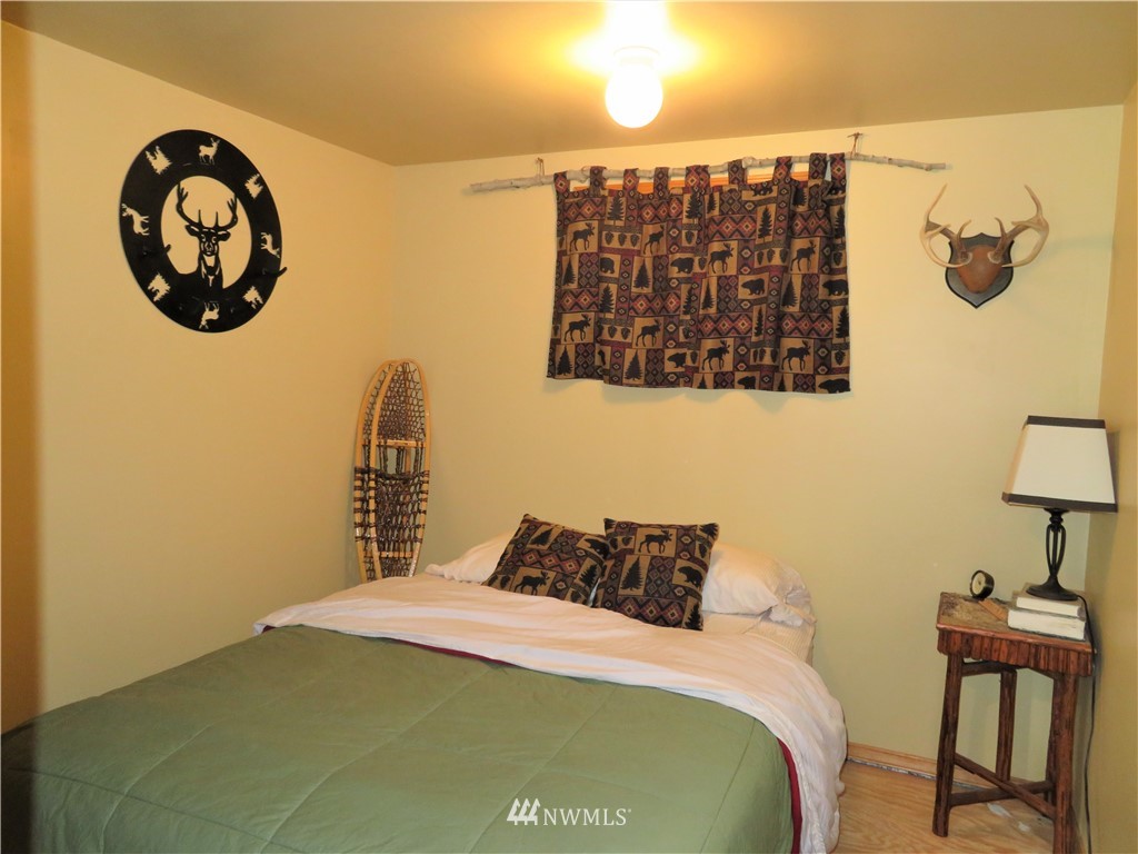 58 Petes Retreat Road Republic, WA 99166 - Photo 21 of 32 a bedroom with a bed and a table in it
