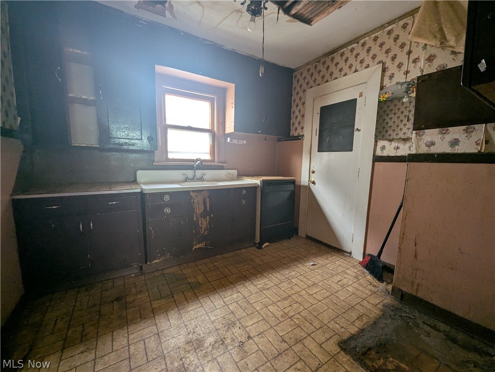 1449 Clearaire Road Cleveland, OH 44110 - Photo 7 of 23