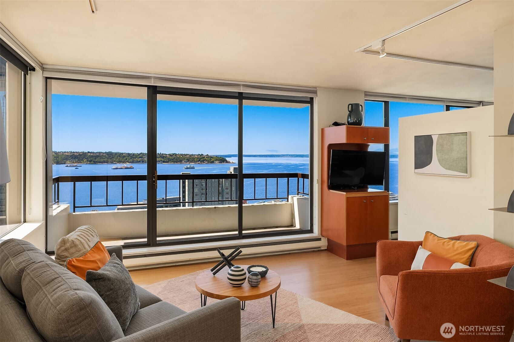 2201 3rd Avenue, Unit 2003 Seattle, WA 98121 - Photo 24 of 38 a reading room with furniture and a window