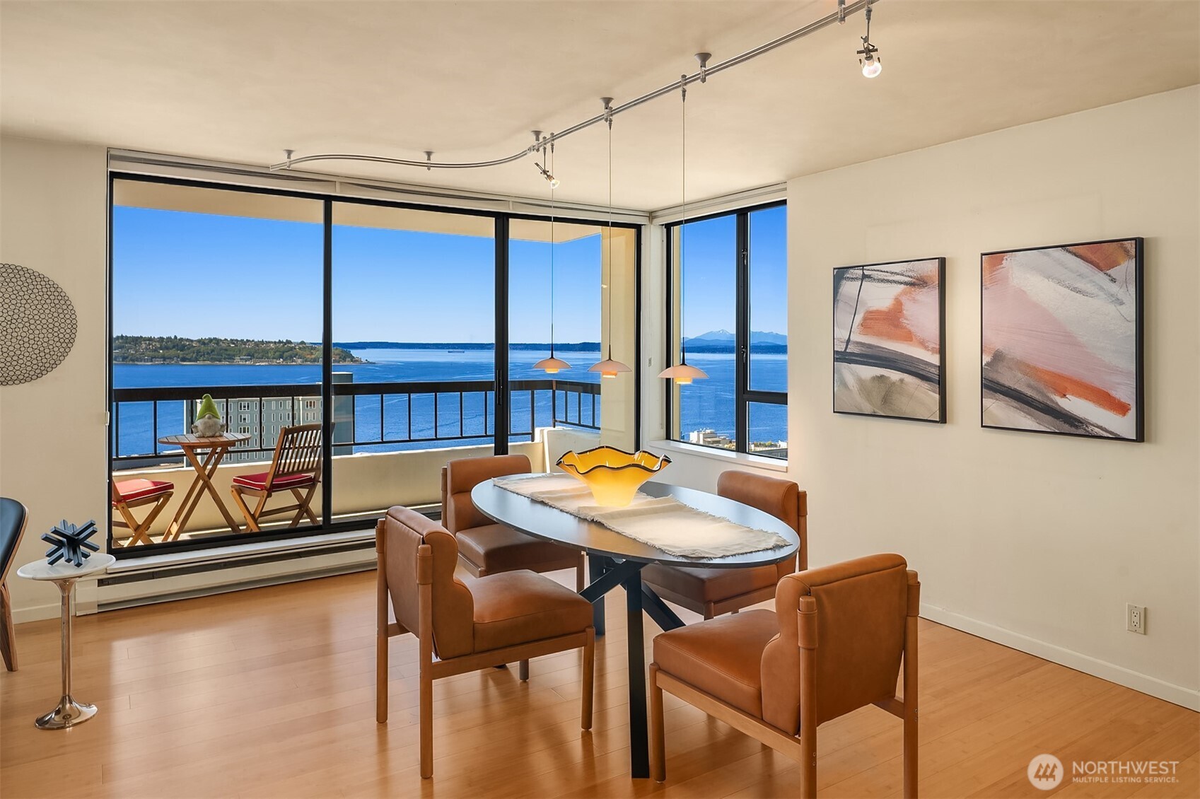 2201 3rd Avenue, Unit 2003 Seattle, WA 98121 - Photo 3 of 38 a dining room with furniture and window
