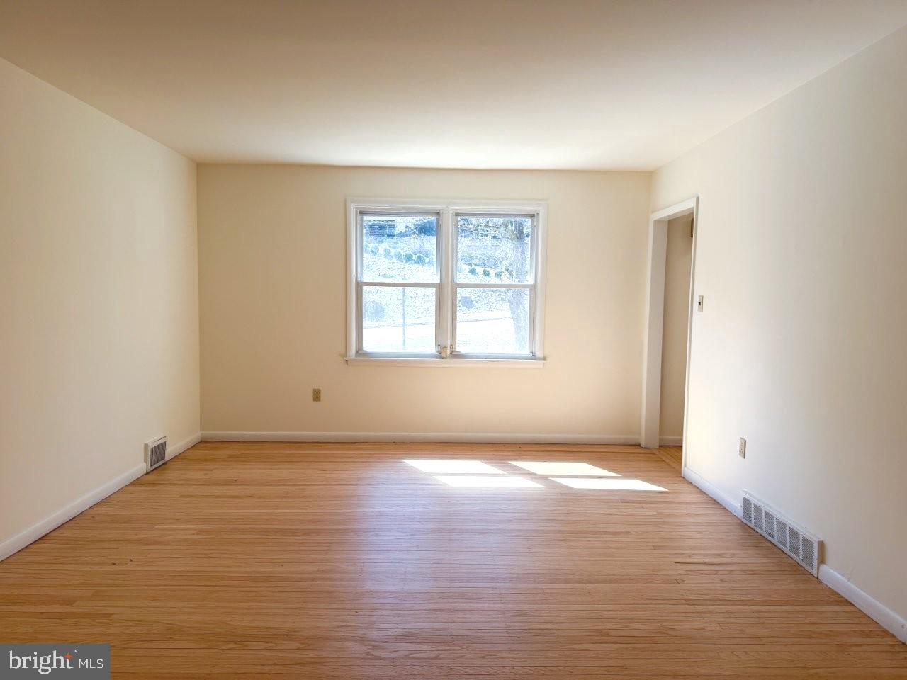 637 North Bishop Avenue Springfield, PA 19064 - Photo 16 of 51 an empty room with wooden floor and windows