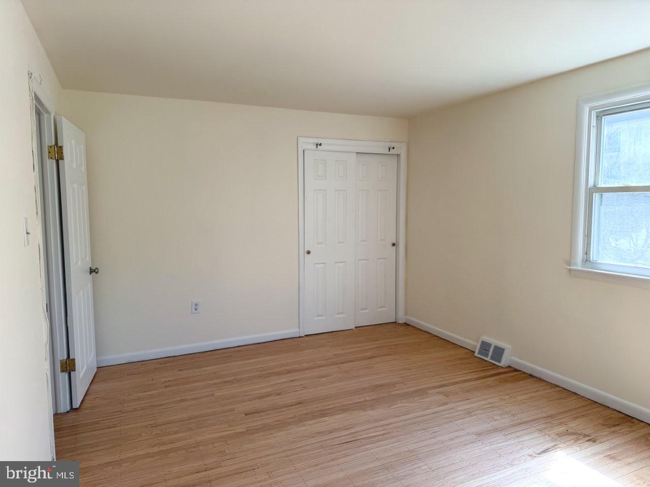637 North Bishop Avenue Springfield, PA 19064 - Photo 32 of 51 an empty room with wooden floor and windows