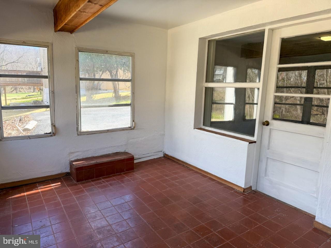 637 North Bishop Avenue Springfield, PA 19064 - Photo 40 of 51 an empty room with windows