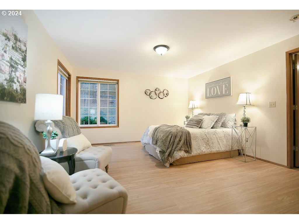 59 Whitewater Road Longview, WA 98632 - Photo 17 of 39 a bedroom with a large bed and a window