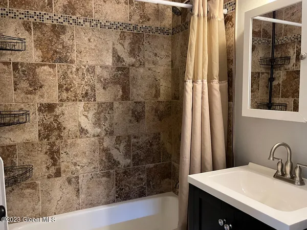 $2,699 | 132 Jefferson Street, Saratoga Springs, NY 12866