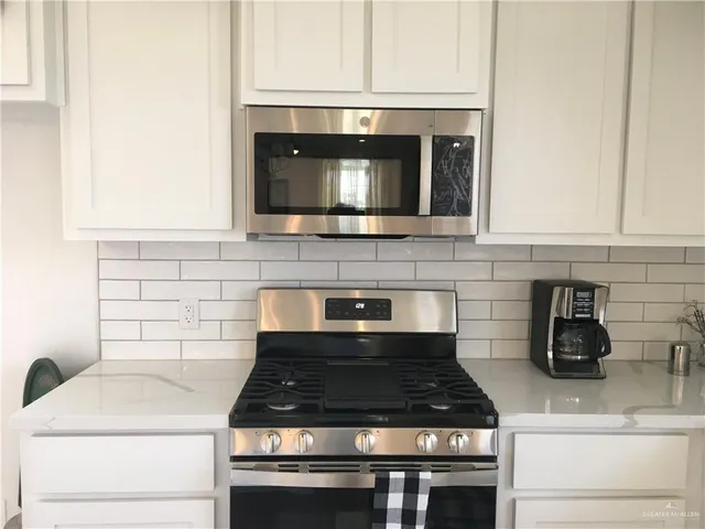 a view of yard with grass