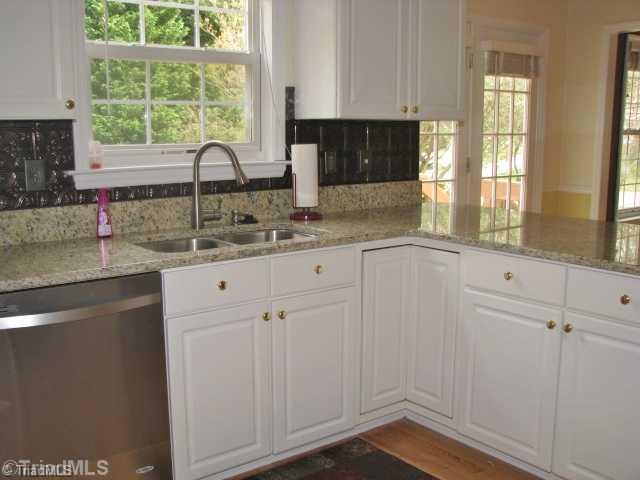 135 Riley Forest Court Winston-Salem, NC 27127 - Photo 5 of 16 Kitchen.