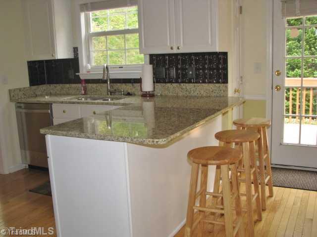 135 Riley Forest Court Winston-Salem, NC 27127 - Photo 6 of 16 Kitchen.