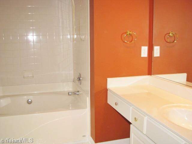 135 Riley Forest Court Winston-Salem, NC 27127 - Photo 9 of 16 Master Bath/Spa.