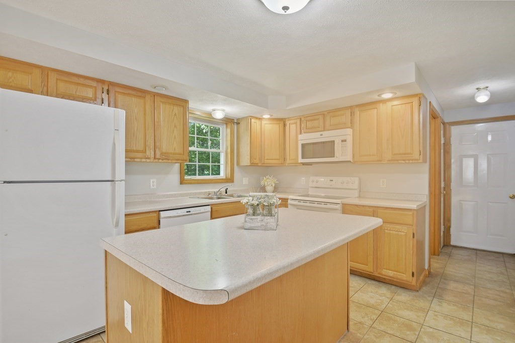 28 New Westminster Road Hubbardston, MA 01452 - Photo 8 of 37 Gallery Image 8